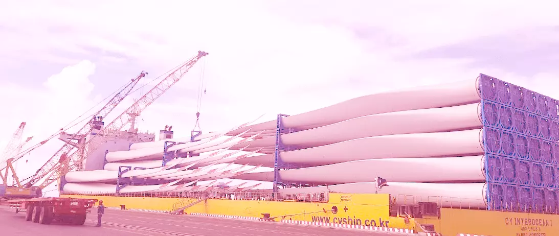 Hình ảnh dự án giám sát an toàn hàng hải cho dự án Nhà máy Điện gió Hòa Bình 5. Hình ảnh công đoạn Giám sát quá trình cẩu hàng lên xe tải, chở ra cảng và xếp xuống xà lan từ cảng Long An đi cảng Cái cùng- Bạc Liêu trong dự án giám sát an toàn hàng hải cho dự án Nhà máy Điện gió Hòa Bình 5.