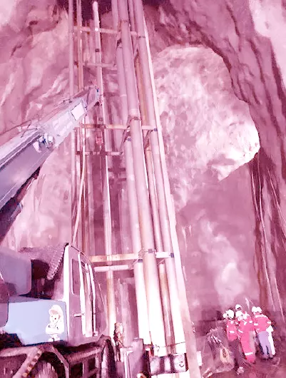 Hình ảnh các kĩ sư giám định viên EIC làm việc trong kho ngầm lớn nhất Đông Nam Á.