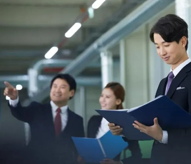 Hình ảnh tiếp khách hàng minh hoạ dịch vụ giám định tổn thất hàng hải của Công ty Cổ phần Giám Định Năng Lượng Việt Nam (EIC).