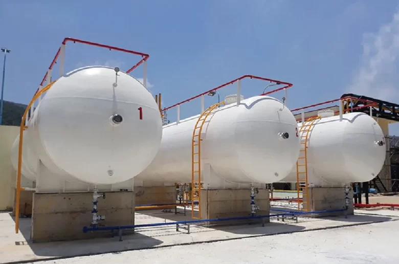 Hình ảnh các bồn bể minh hoạ dịch vụ kiểm định, hiệu chuẩn các bồn/ bể, hệ thống tuyến ống của công ty EIC.