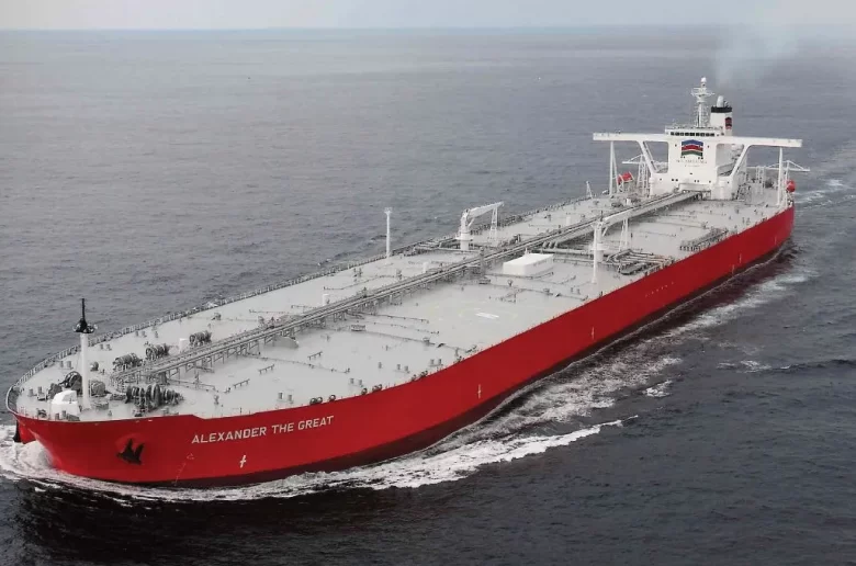 Hình ảnh tàu chở dầu ngoài biển minh hoạ dịch vụ kiểm định, hiệu chuẩn các Tàu chứa Dầu, Xà Lan của công ty EIC.