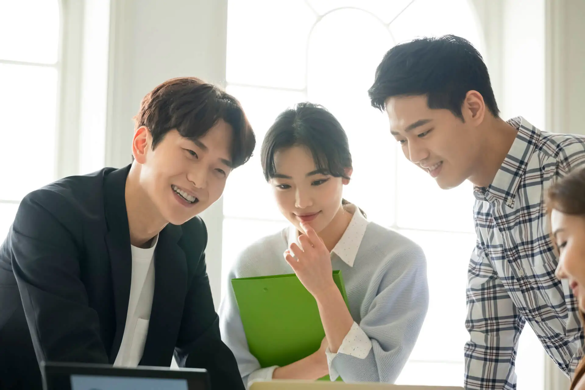 EIC tuyển dụng nhân viên kinh doanh trụ sở chính thành phố Hồ Chí Minh.