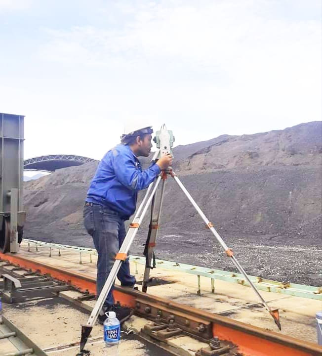 Hình ảnh giám định viên EIC thực hiện công việc giám định tại hiện trường