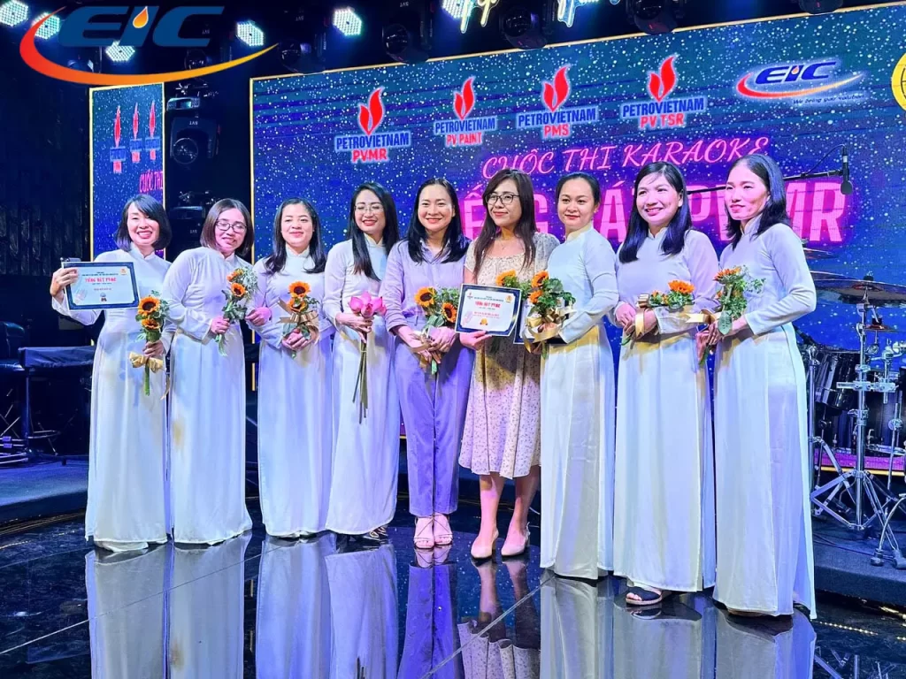 Khoảnh khắc cuộc thi karaoke của EIC