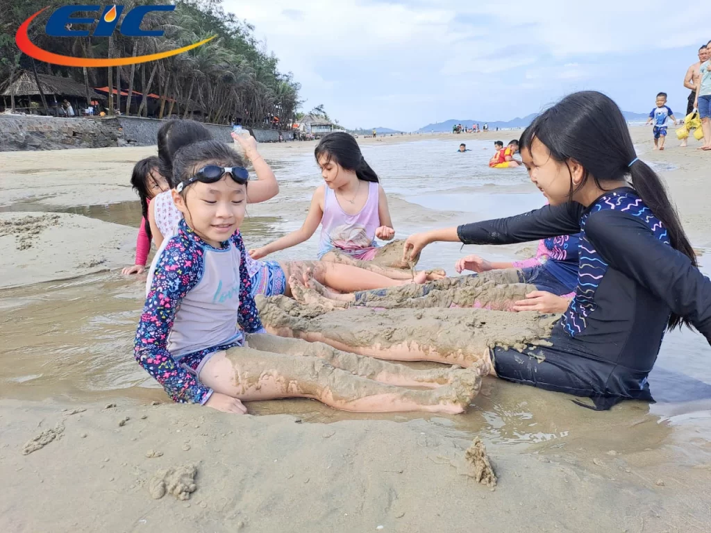 Giây phút vui chơi quốc tế thiếu nhi của các bé EIC