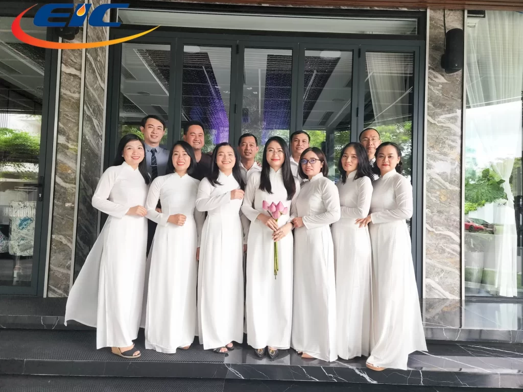 Các thí sinh EIC chuẩn bị cho cuộc thi karaoke