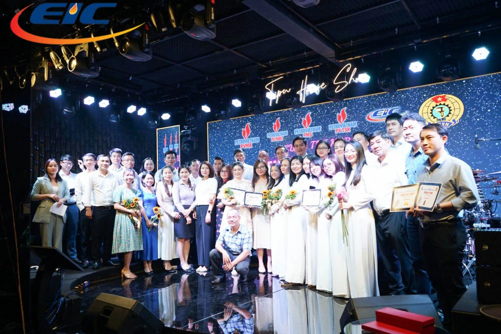 Giao lưu cuối cuộc thi karaoke