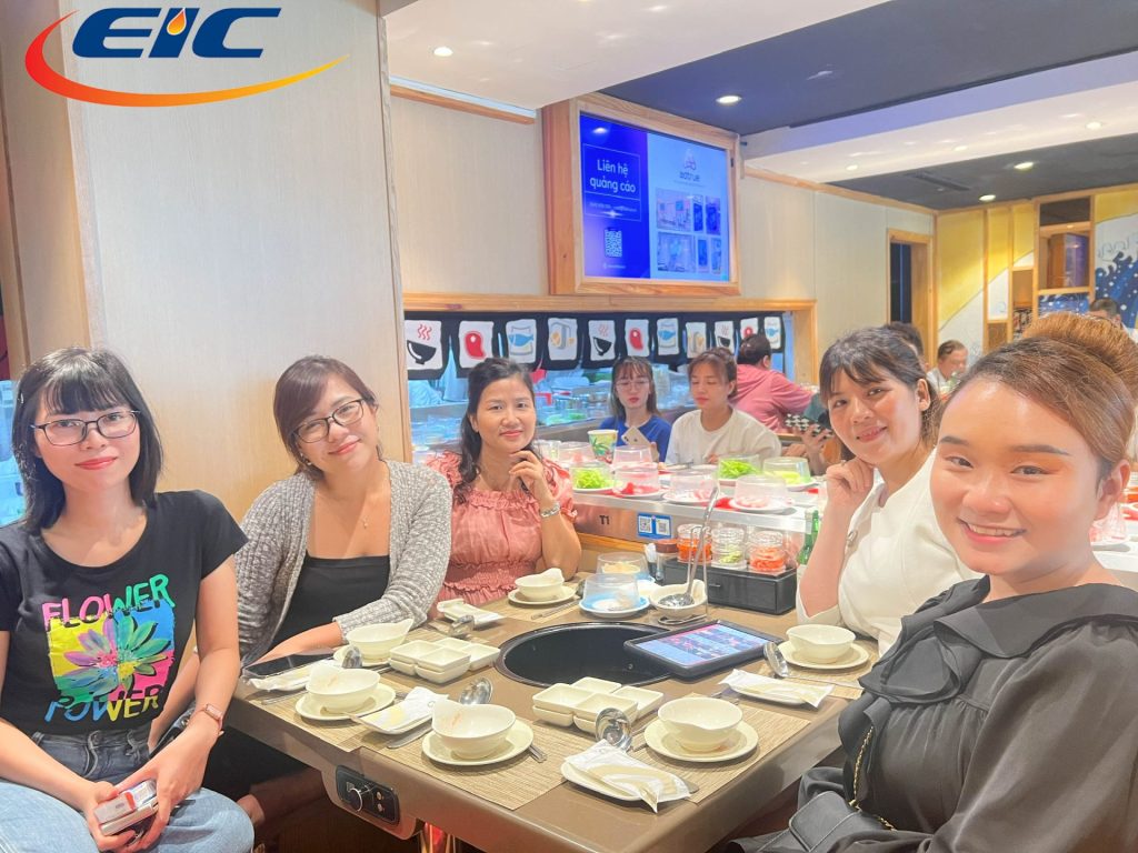 Ăn uống vui chơi ngày 20/10 của EIC