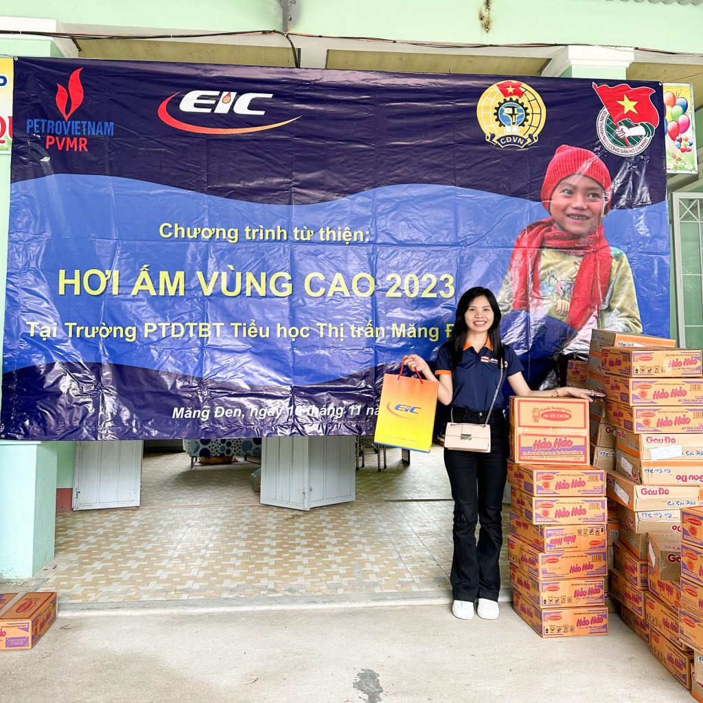 Banner cùng quà tặng thiện nguyện EIC