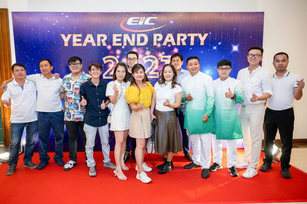 Tập thể giao lưu ngày tất niên của EIC