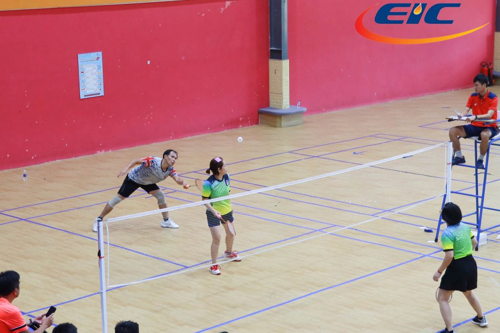 Các vận động viên EIC tham gia môn cầu lông tại hội thao PVMR lần VI năm 2024