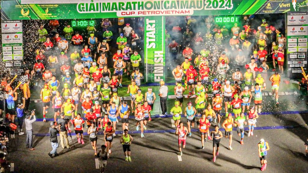 Các vận động viên tham gia giải marathon Cà Mau 2024