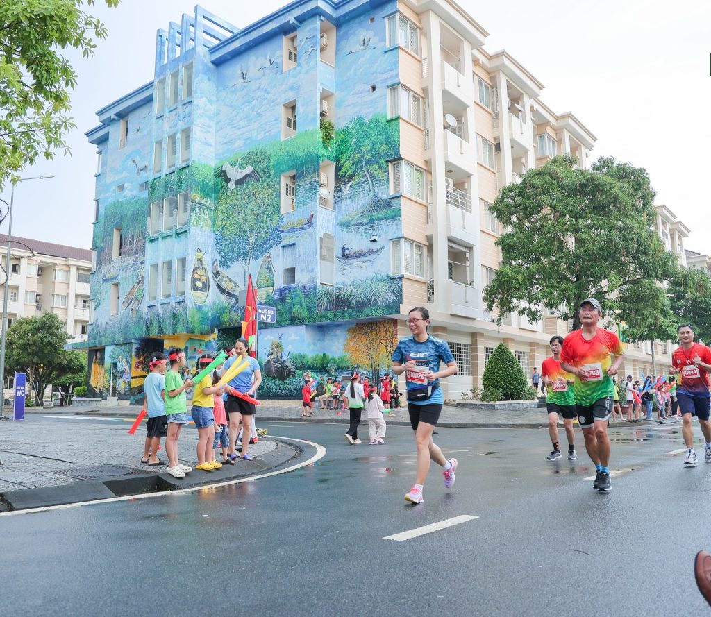 Các vận động viên EIC tham gia lộ trình giải Marathon Cà Mau 2024